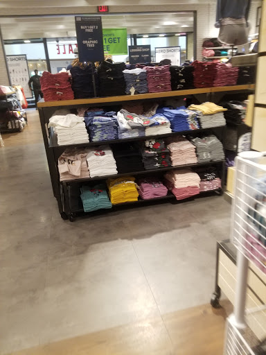 Clothing Store «Aéropostale», reviews and photos, 200 Baychester Ave, Bronx, NY 10475, USA