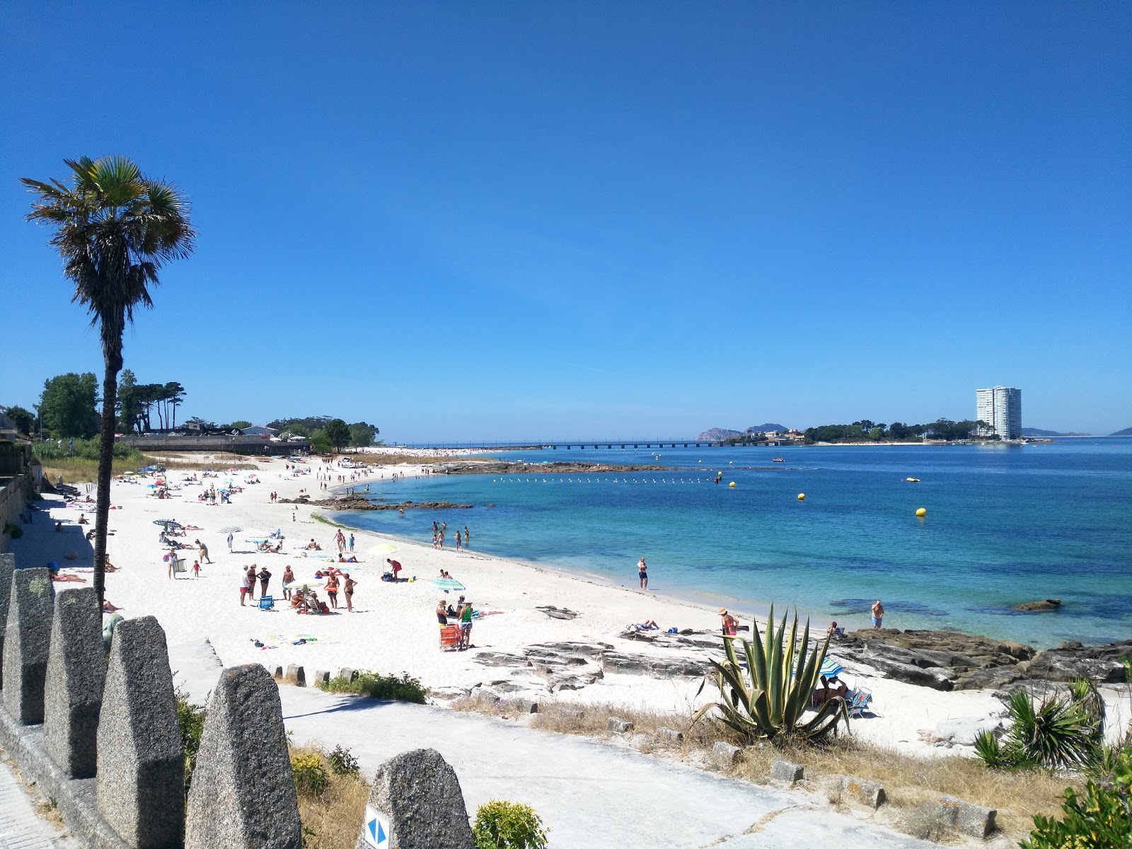 Foto di Praia da Fontaina con una superficie del sabbia bianca fine