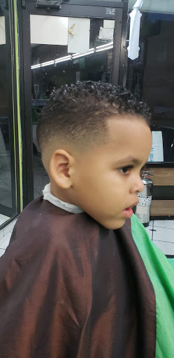 Barber Shop «Luis Barber Shop», reviews and photos, 266 Jamaica Ave, Brooklyn, NY 11207, USA