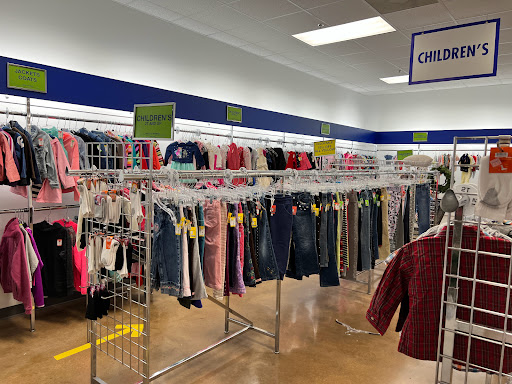 Thrift Store «Goodwill Retail Store of Chesterfield – Clayton & Baxter», reviews and photos, 14808 Clayton Rd, Chesterfield, MO 63017, USA