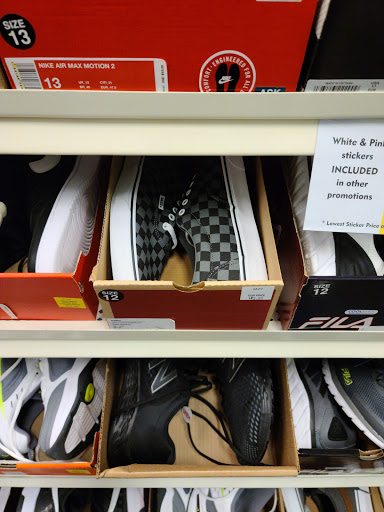 Shoe Store «Shoe Carnival», reviews and photos, 3050 Beeline Rd, Holland, MI 49424, USA