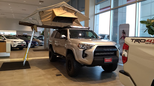 Toyota Dealer «Toyota of Naperville», reviews and photos, 1488 Ogden Ave, Naperville, IL 60540, USA
