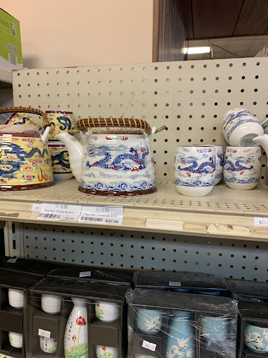 Supermarket «Yao Lee Oriental Supermarket», reviews and photos, 2848 N High St, Columbus, OH 43202, USA