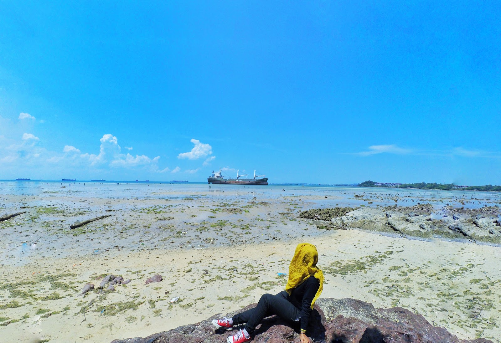 Foto von Pantai Dangas Patam Lestari und die siedlung