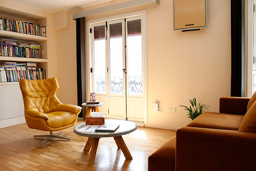 Juan Sevillá y Araceli Calatayud. Cetecova Revolution: Psicólogos Clínicos en Valencia, Valencia