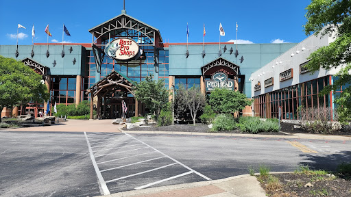 Sporting Goods Store «Bass Pro Shops», reviews and photos, 951 E Lewis and Clark Pkwy, Clarksville, IN 47129, USA