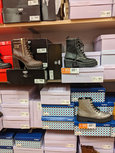 Shoe Store «Rack Room Shoes», reviews and photos, 50 Holyoke St, Holyoke, MA 01040, USA