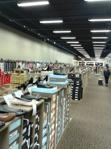 Shoe Store «DSW Designer Shoe Warehouse», reviews and photos, 25 Ronson Rd, Iselin, NJ 08830, USA