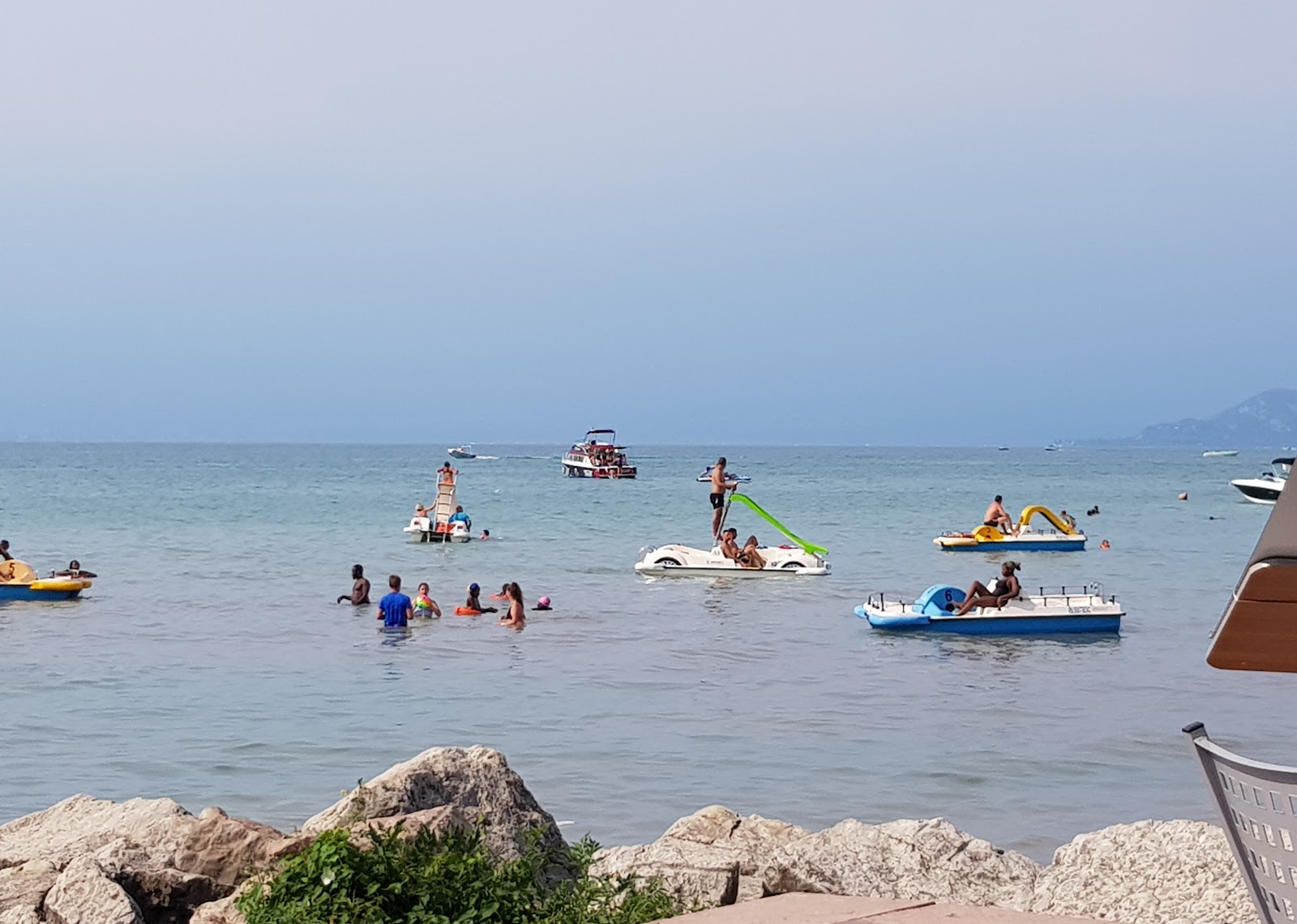 Foto di Spiaggia porto di Pacengo - raccomandato per i viaggiatori in famiglia con bambini
