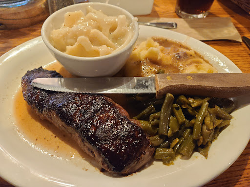 American Restaurant «Cracker Barrel Old Country Store», reviews and photos, 200 Cracker Barrel Dr, Clarksville, TN 37040, USA