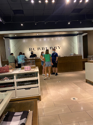 Clothing Store «Burberry Outlet», reviews and photos, 5220 Fashion Outlets Way, Rosemont, IL 60018, USA