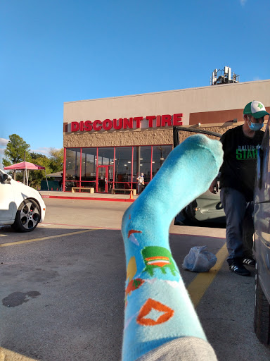 Tire Shop «Discount Tire», reviews and photos, 6616 Northwest Hwy, Dallas, TX 75231, USA