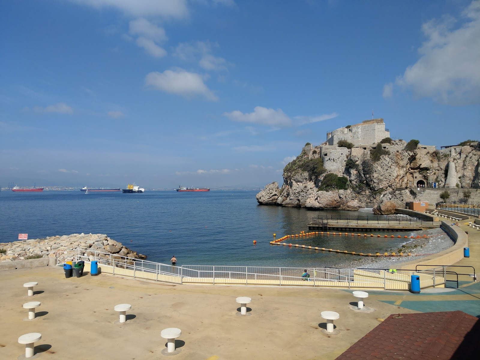 Foto af Camp Bay Beach, Gibraltar faciliteter område