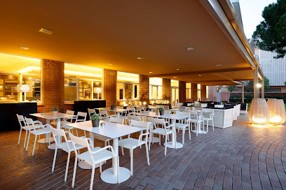 Restaurant SOM - Plaça de la Corona d,Aragó, 5, 43500 Tortosa, Tarragona, Spain