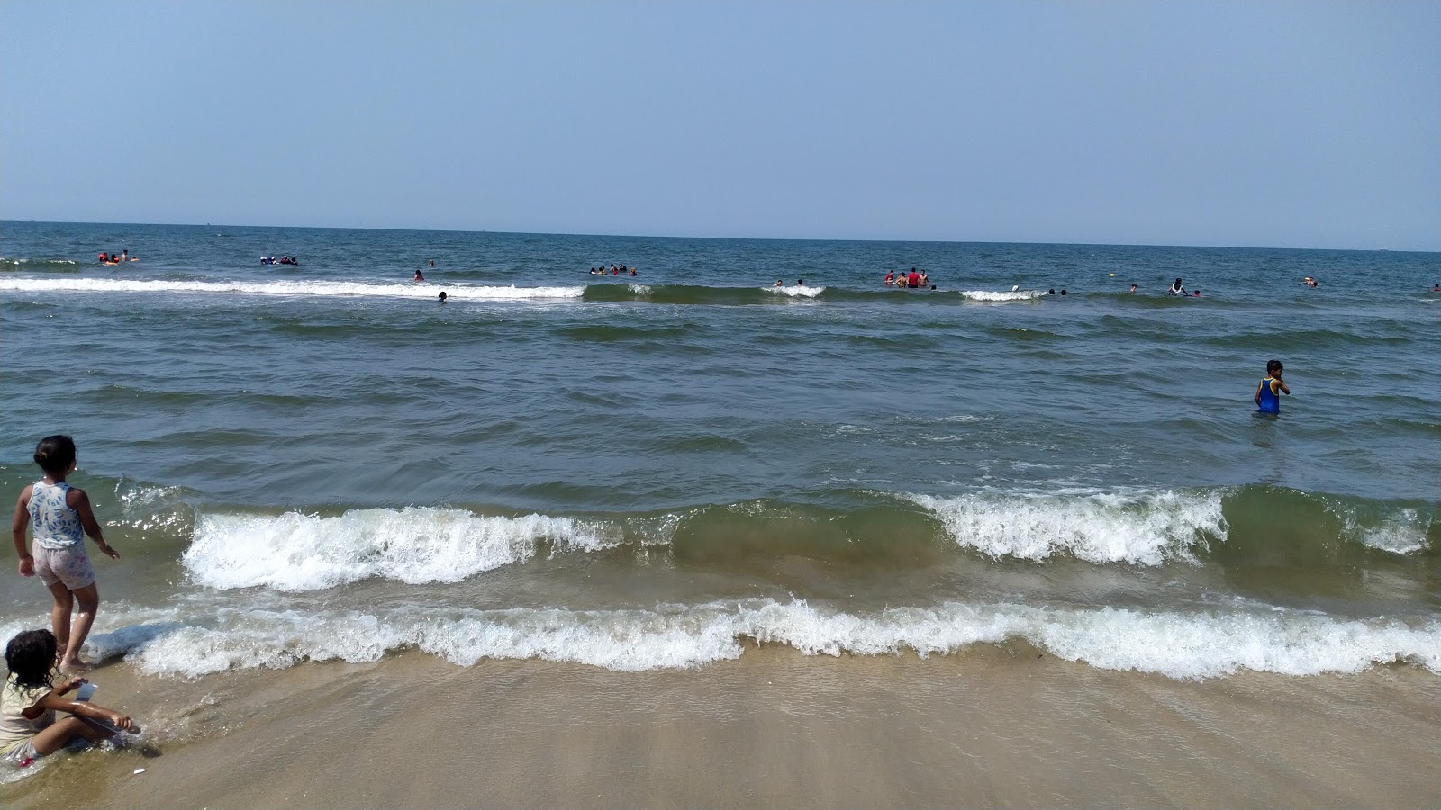Gamasa Beach的照片 带有碧绿色纯水表面