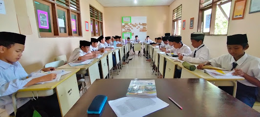 SMP Integral Hidayatullah Depok (Islamic Boarding School)