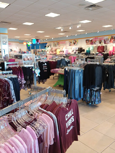 Outlet Mall «Tanger Outlet Riverhead», reviews and photos, 200 Tanger Mall Dr, Riverhead, NY 11901, USA