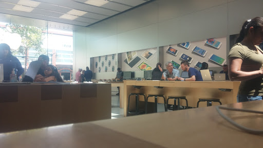 Computer Store «Apple Victoria Gardens», reviews and photos, 12461 S Mainstreet, Rancho Cucamonga, CA 91739, USA