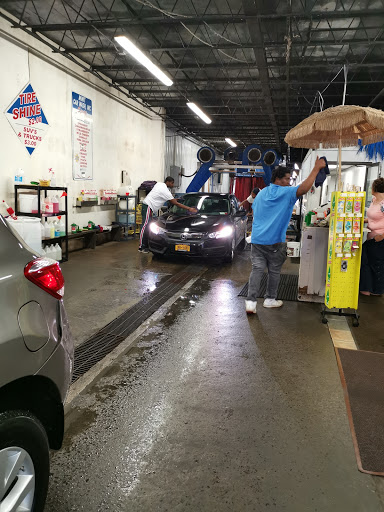 Minit Car Wash en Utica