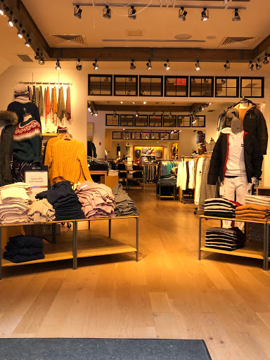 Clothing Store «AEO & Aerie Store», reviews and photos, 1721 Chestnut St, Philadelphia, PA 19103, USA
