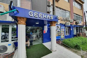 GEEKAS image