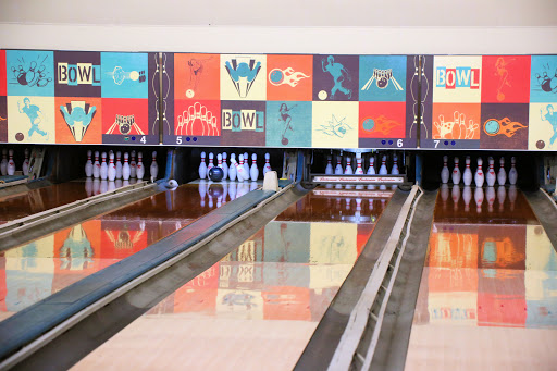 Bowling Alley «Holiday Bowling Center & Sports Bar», reviews and photos, 106 E Pembroke Rd, Hallandale Beach, FL 33009, USA