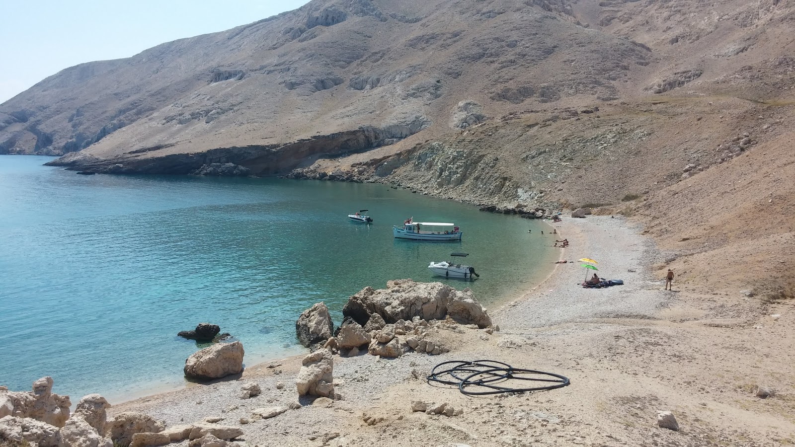 Fotografie cu Mali Zaton II beach cu o suprafață de apa pură turcoaz