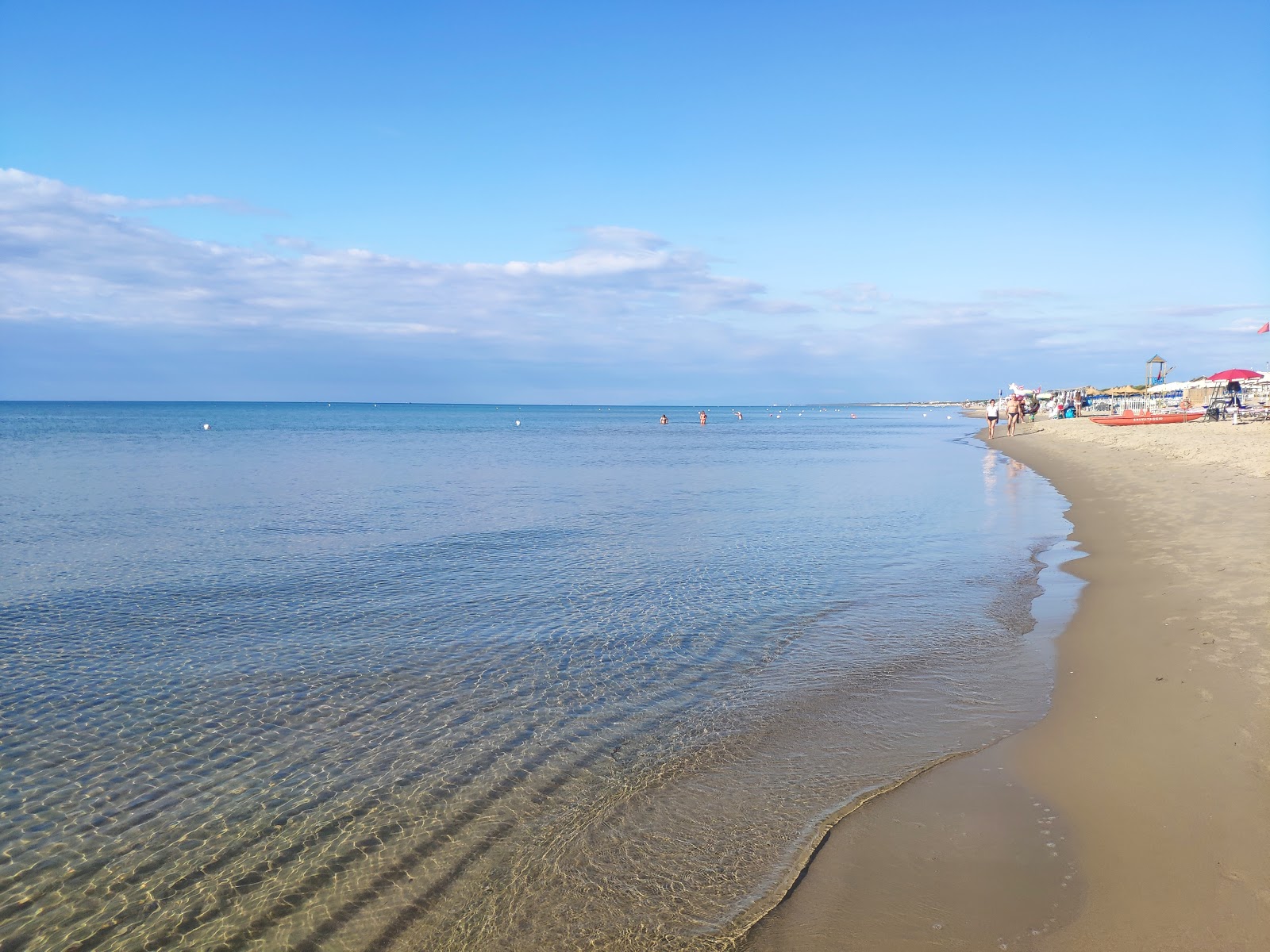 Foto de Playa de Castellaneta Marina con agua azul superficie