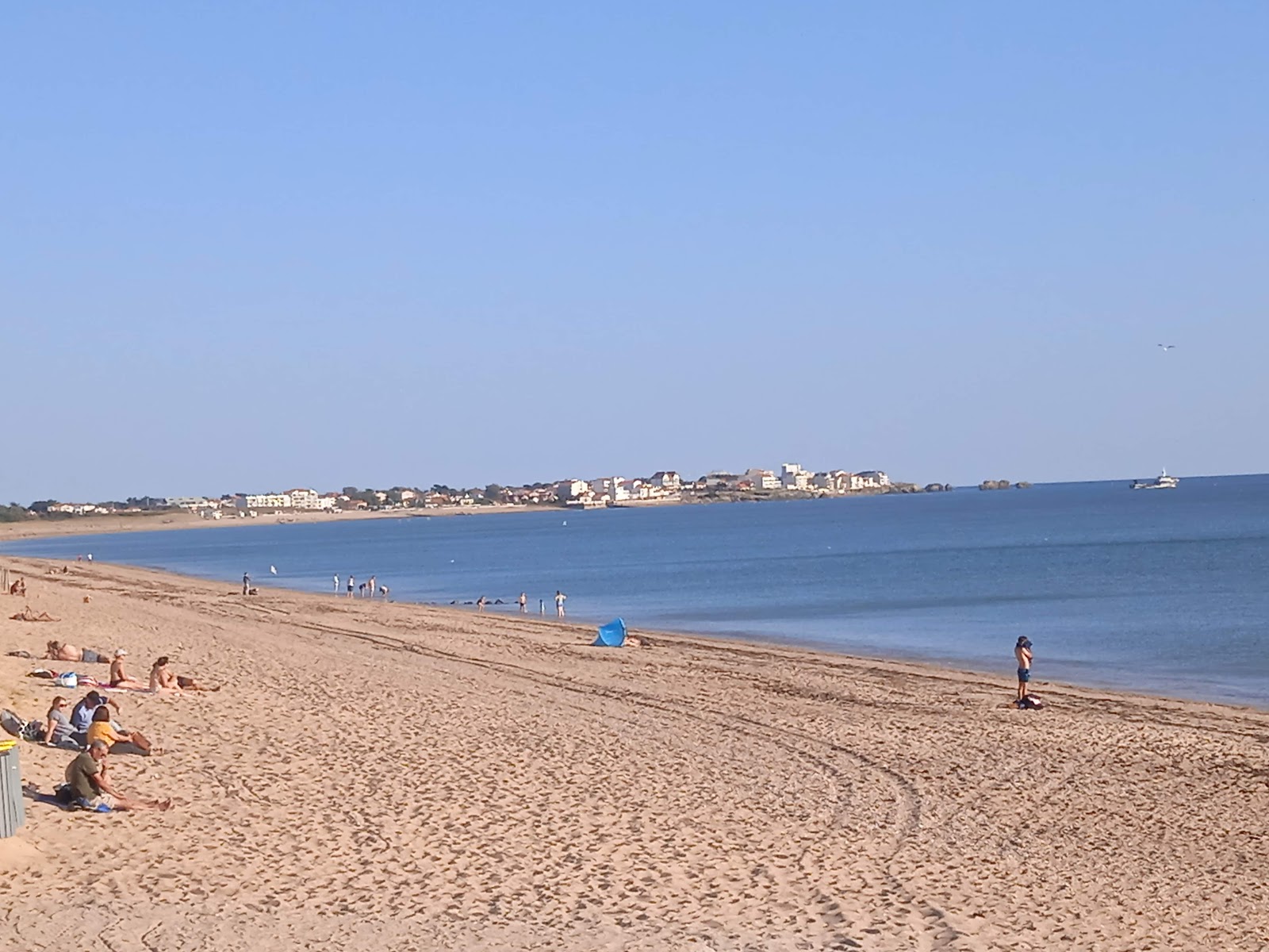 Φωτογραφία του Paree Preneau beach με μακρά ευθεία ακτή