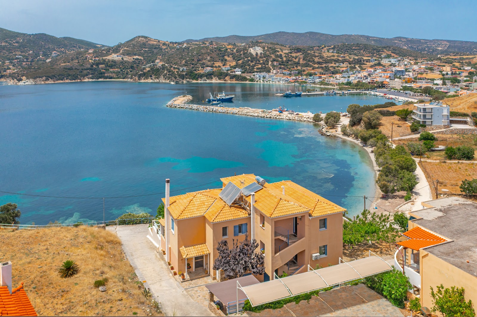 Foto di Agioi Apostoloi Small Beach con molto pulita livello di pulizia