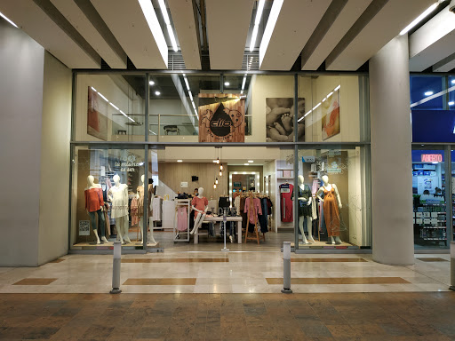 Stores to buy maternity clothes Medellin
