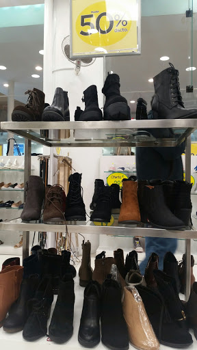 Stores to buy women's leather boots Lima