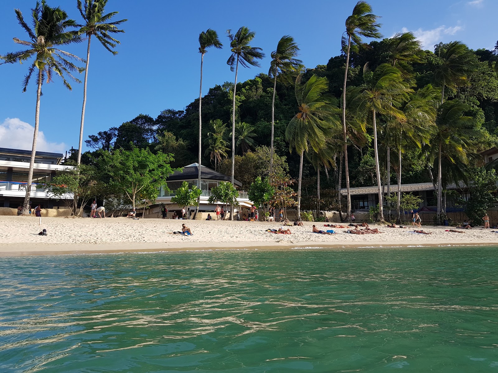 Φωτογραφία του Marimegmeg Beach και το όμορφο τοπίο του