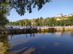 Praia Fluvial de Miradeses'in fotoğrafı ve yerleşim