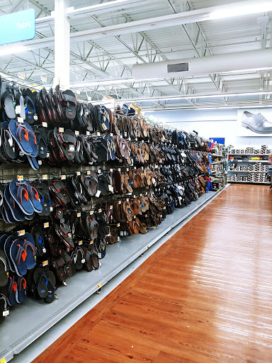 Discount Store «Walmart», reviews and photos, 44575 Mound Rd, Sterling Heights, MI 48314, USA