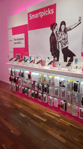 Cell Phone Store «T-Mobile», reviews and photos, 184 Penn Mart Ct #19, New Castle, DE 19720, USA