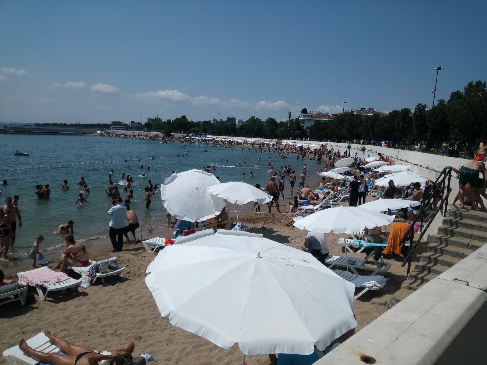 Fotografie cu Caddebostan Plaji - locul popular printre cunoscătorii de relaxare