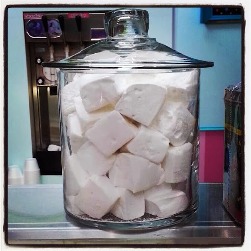 Frozen Yogurt Shop «Serendipity Creamery & Yogurt Cafe», reviews and photos, 9457 Harding Ave, Surfside, FL 33154, USA