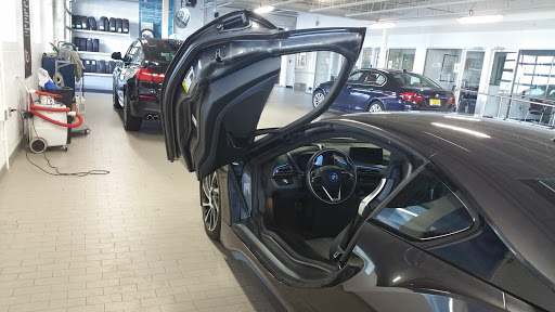 BMW Dealer «BMW of Milwaukee North», reviews and photos, 5990 N Green Bay Ave, Glendale, WI 53209, USA