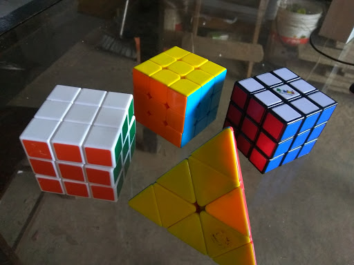 Información y opiniones sobre Cubo Mágico de Sevilla