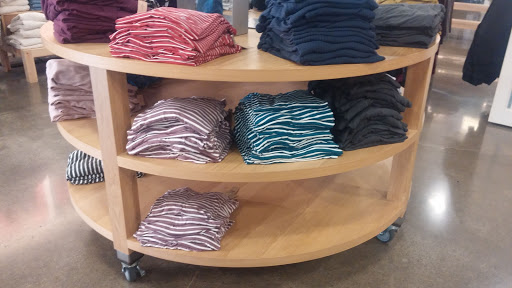 Shopping Mall «Petaluma Village Premium Outlets», reviews and photos, 2200 Petaluma Blvd N, Petaluma, CA 94952, USA