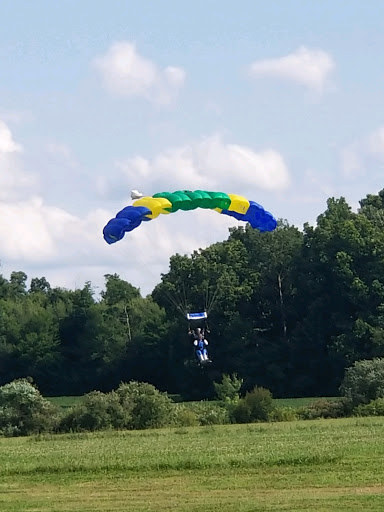 Skydiving Center «Cleveland Skydiving Center», reviews and photos, 15199 Grove Rd, Garrettsville, OH 44231, USA