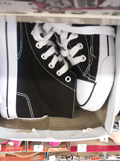 Payless ShoeSource, 168 E Columbia Ave, Battle Creek, MI 49015, USA, 