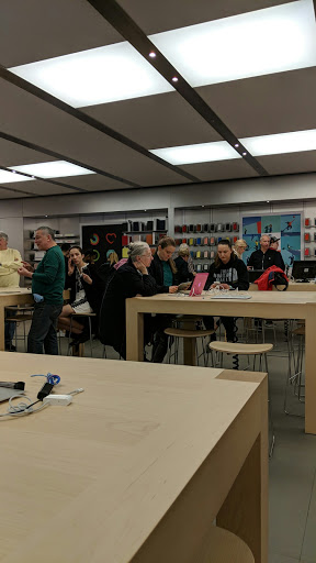 Computer Store «Apple Somerset», reviews and photos, 2800 W Big Beaver Rd, Troy, MI 48084, USA