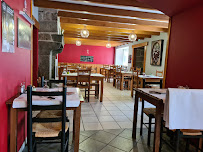 Atmosphère du Restaurant Auberge De La Fontaine à Olby - n°1