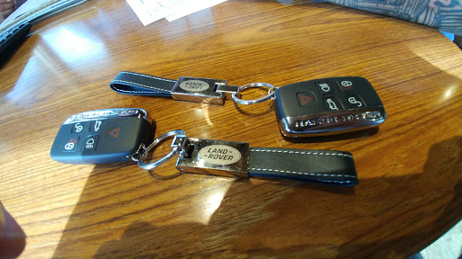 Land Rover Dealer «Land Rover Glen Cove», reviews and photos, 70 Cedar Swamp Rd, Glen Cove, NY 11542, USA