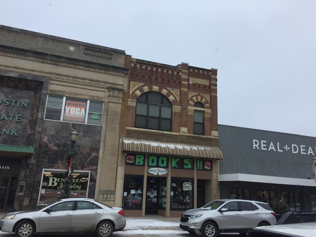 Sweet Reads Books and Candy