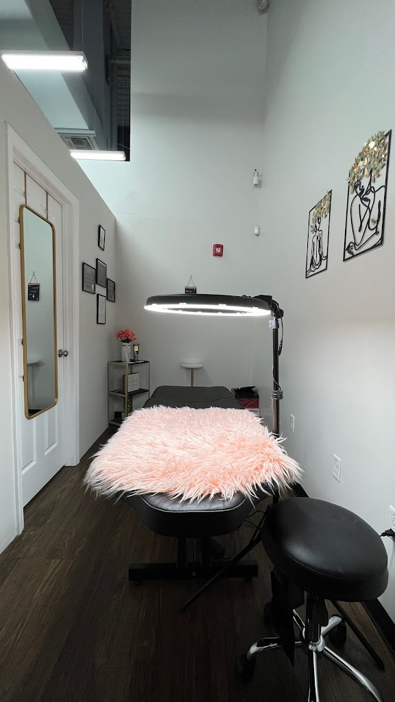 Dionne's Beauty Lab LLC 33617