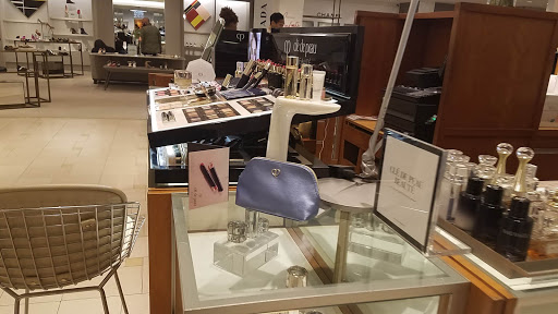 Department Store «Saks Fifth Avenue», reviews and photos, 26100 Cedar Rd, Beachwood, OH 44122, USA