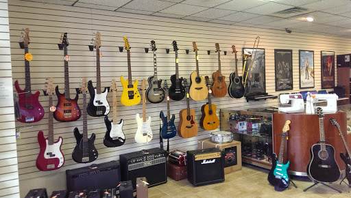 Pawn Shop «GNT Jewelry and Loan Kenosha Pawnshop», reviews and photos, 7944 Sheridan Rd #3, Kenosha, WI 53143, USA